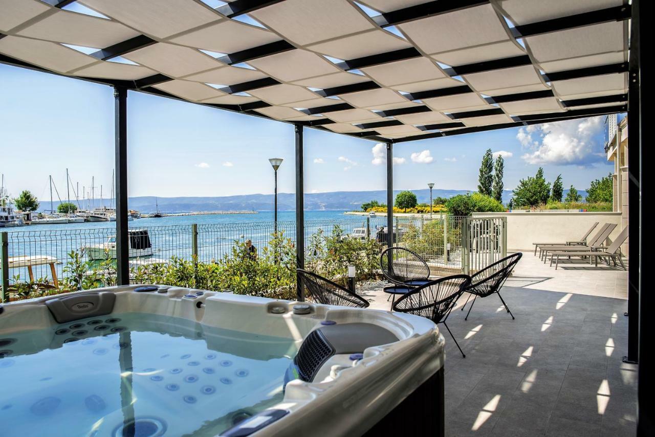 Luxury Apartment With Hot Tub Omiš Eksteriør bilde