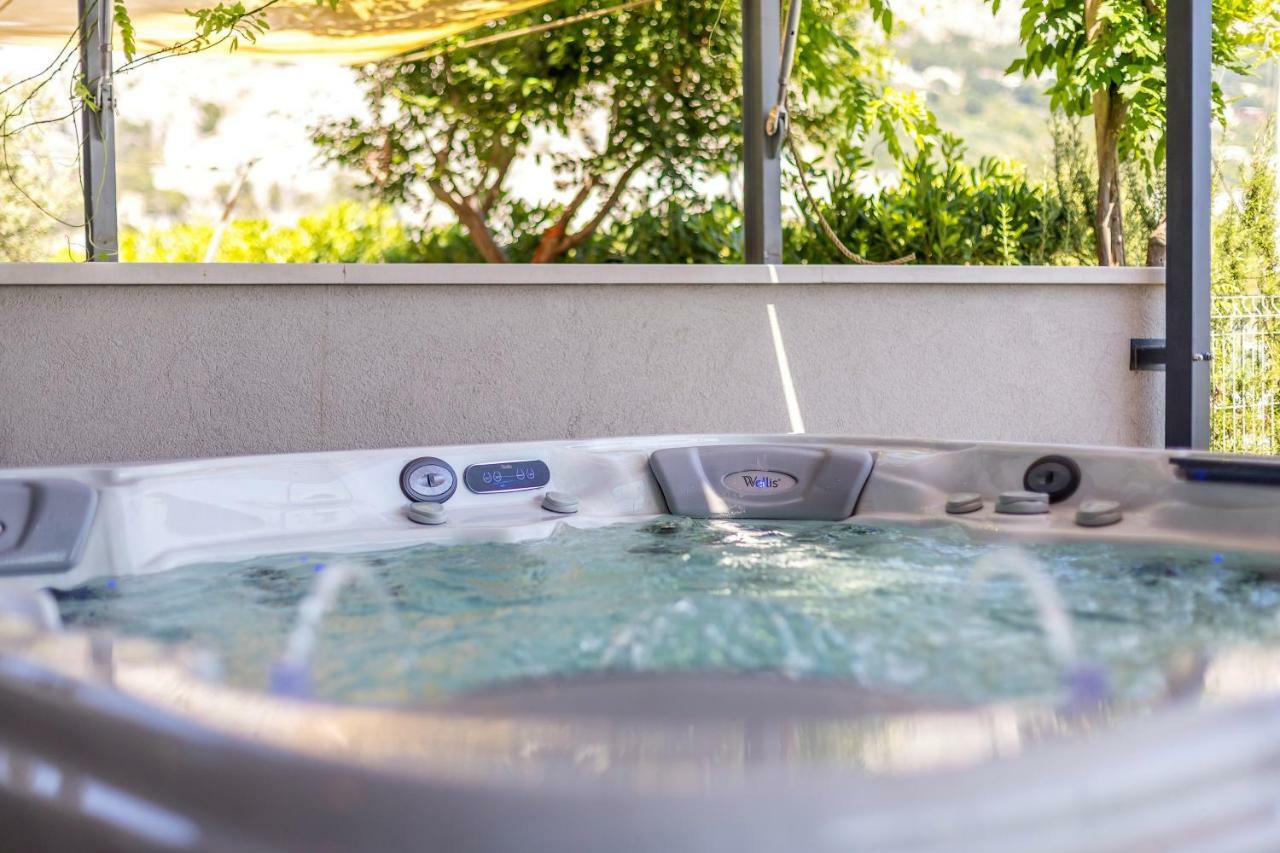 Luxury Apartment With Hot Tub Omiš Eksteriør bilde