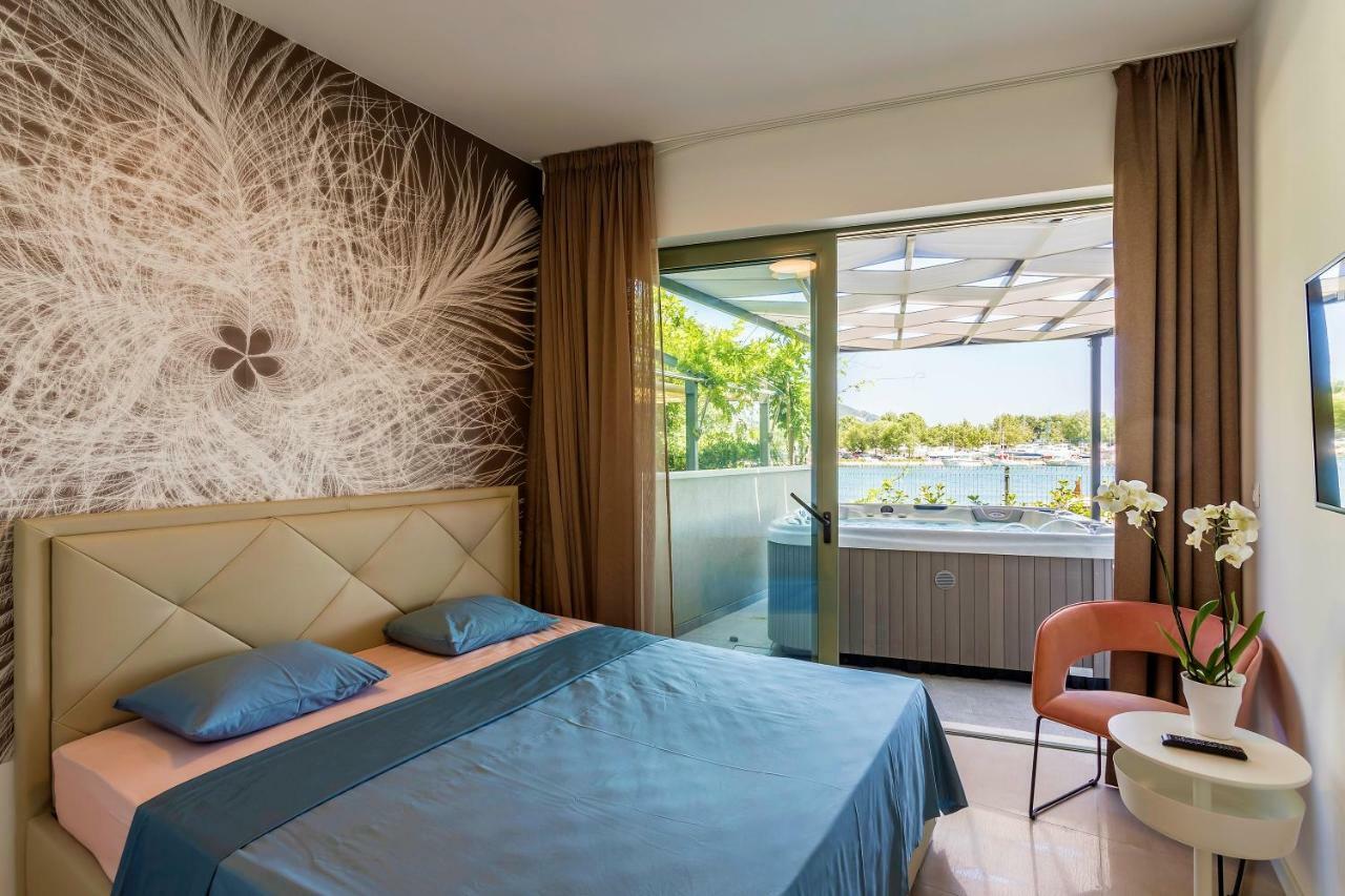 Luxury Apartment With Hot Tub Omiš Eksteriør bilde