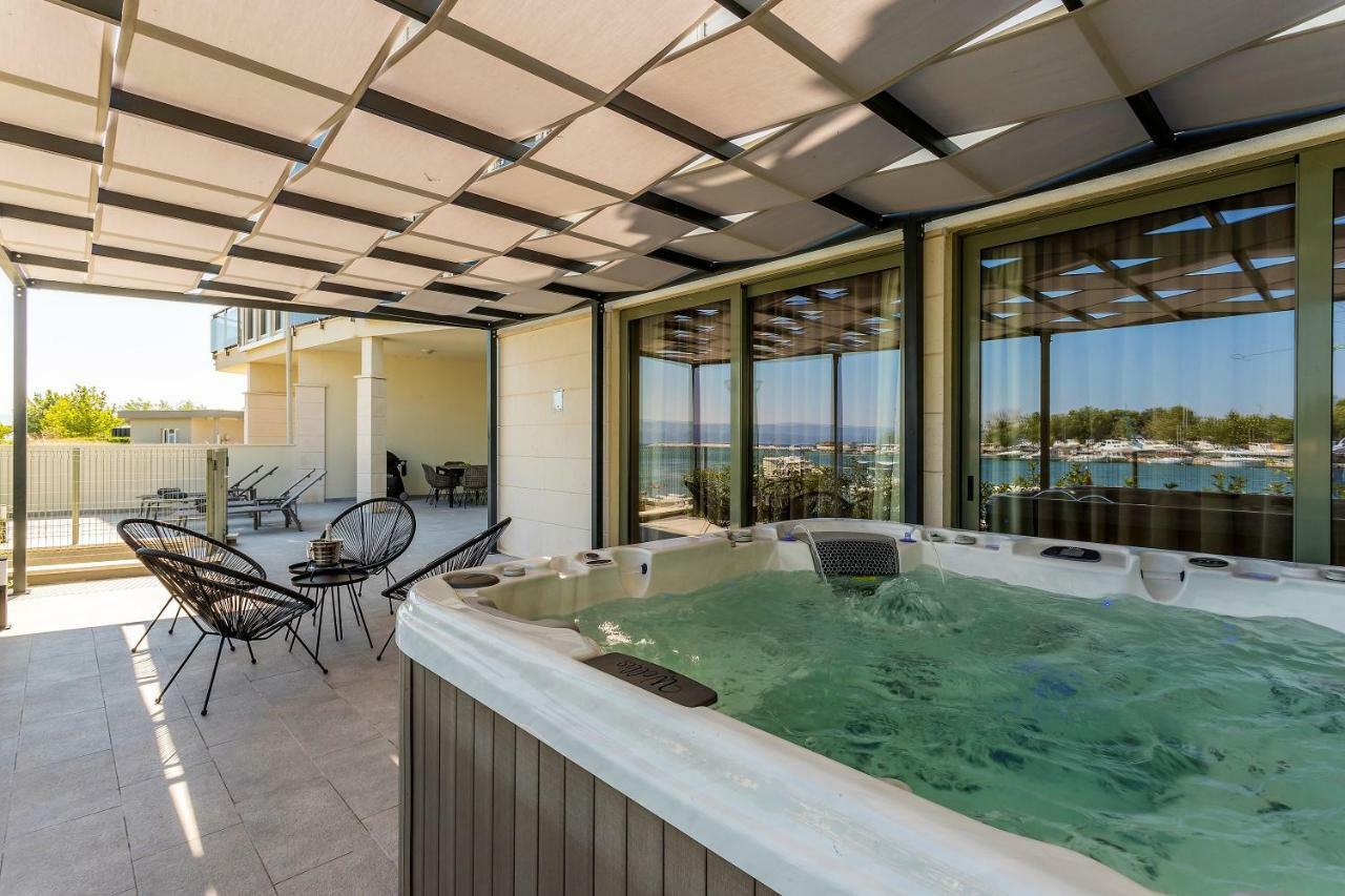 Luxury Apartment With Hot Tub Omiš Eksteriør bilde