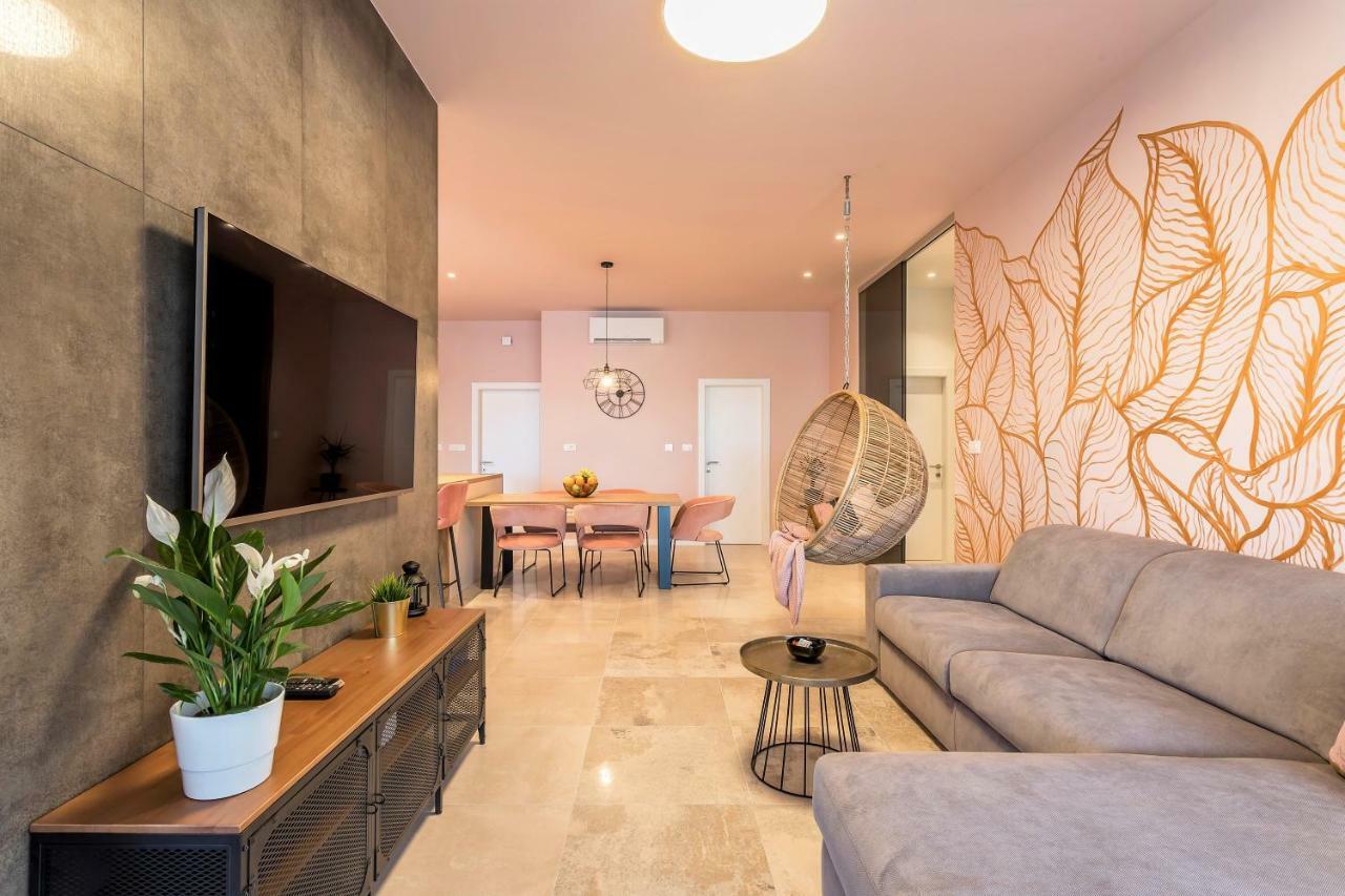 Luxury Apartment With Hot Tub Omiš Eksteriør bilde