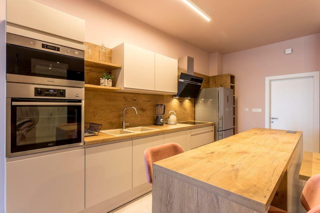 Luxury Apartment With Hot Tub Omiš Eksteriør bilde