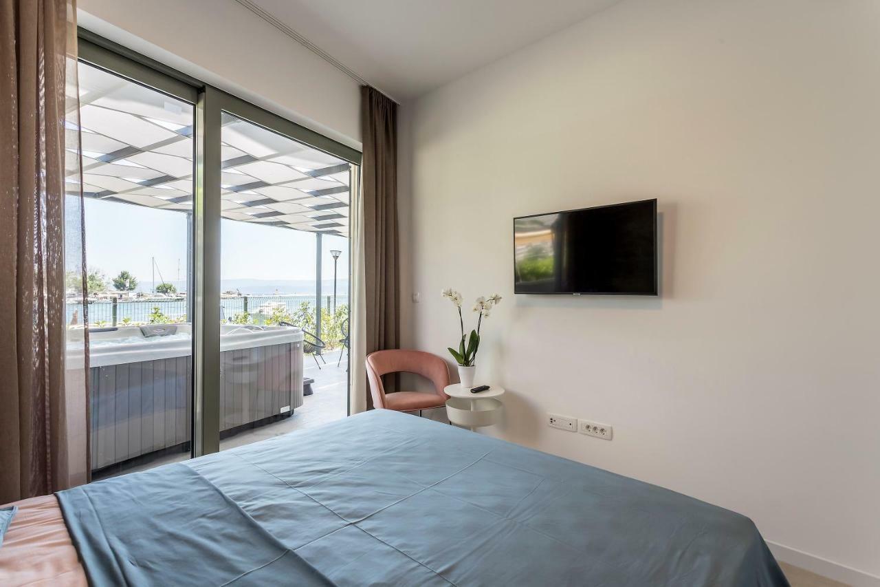 Luxury Apartment With Hot Tub Omiš Eksteriør bilde
