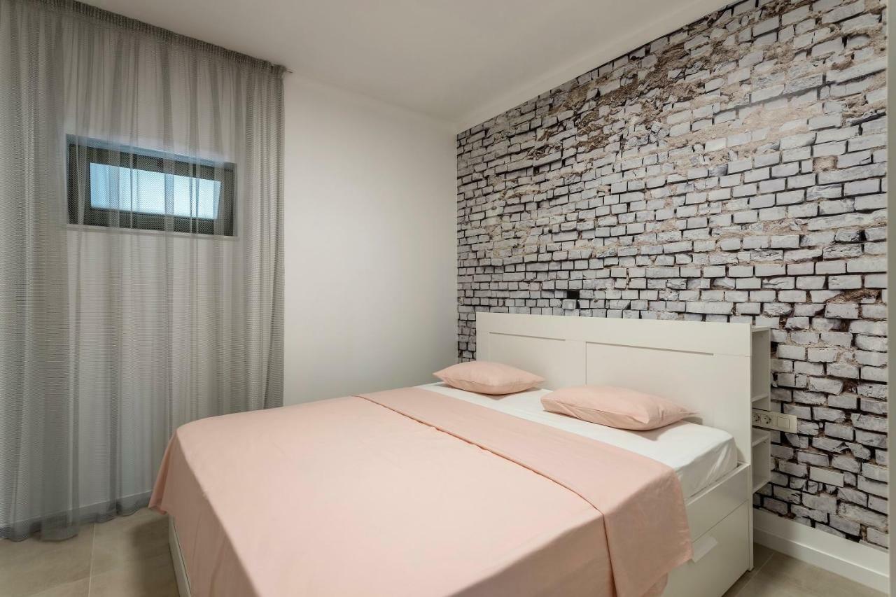 Luxury Apartment With Hot Tub Omiš Eksteriør bilde