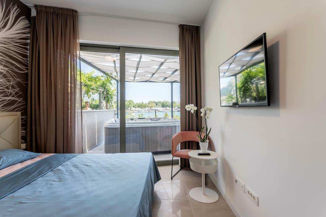 Luxury Apartment With Hot Tub Omiš Eksteriør bilde